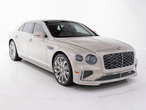 Used 2025 Bentley Flying Spur Plug-In Hybrid AWD/4WD image 7