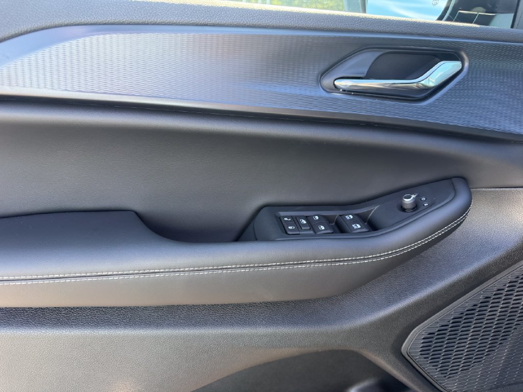 New 2027 Jeep Grand Cherokee Laredo RWD image 5