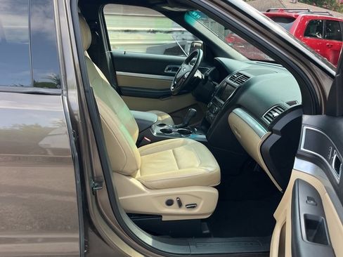 Used 2016 Ford Explorer XLT w/ Equipment Group 202A FWD image 6