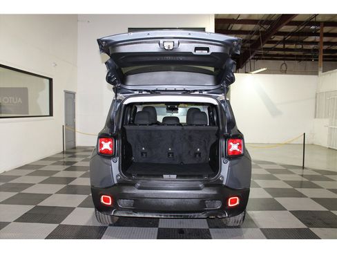 Used 2023 Jeep Renegade Latitude image 19