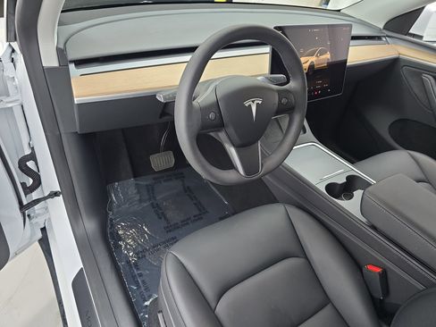 Used 2025 Tesla Model Y Long Range image 16