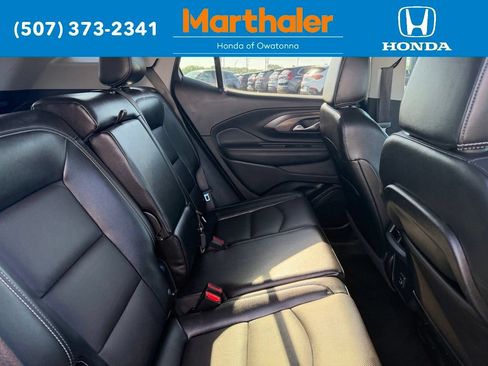 Used 2024 GMC Terrain SLT AWD/4WD image 16