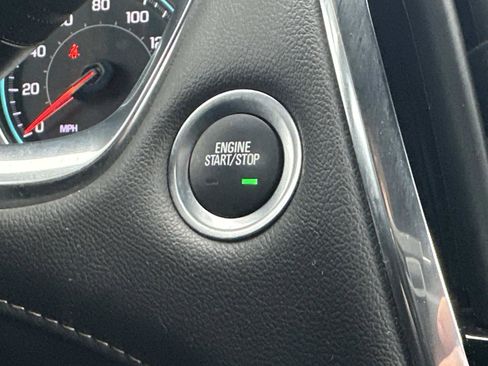 Used 2023 Chevrolet Traverse LT w/ Rear Camera Mirror Package image 27