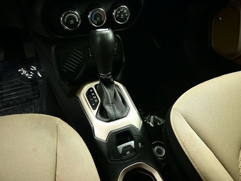 Used 2016 Jeep Renegade 75th Anniversary image 23