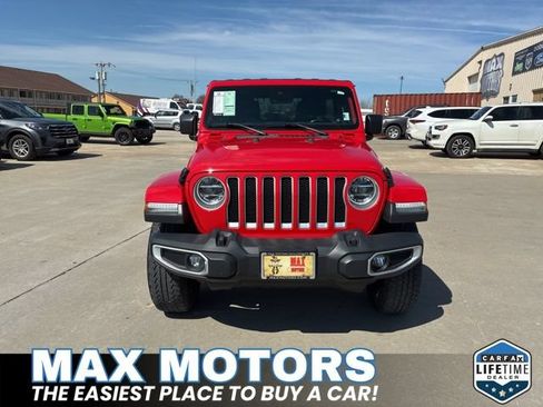Used 2020 Jeep Wrangler Unlimited Sahara w/ Dual Top Group AWD/4WD image 3