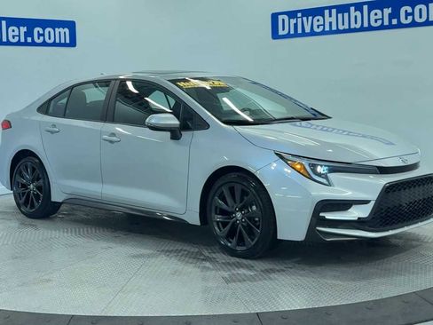 Used 2023 Toyota Corolla SE w/ SE Premium Package image 2