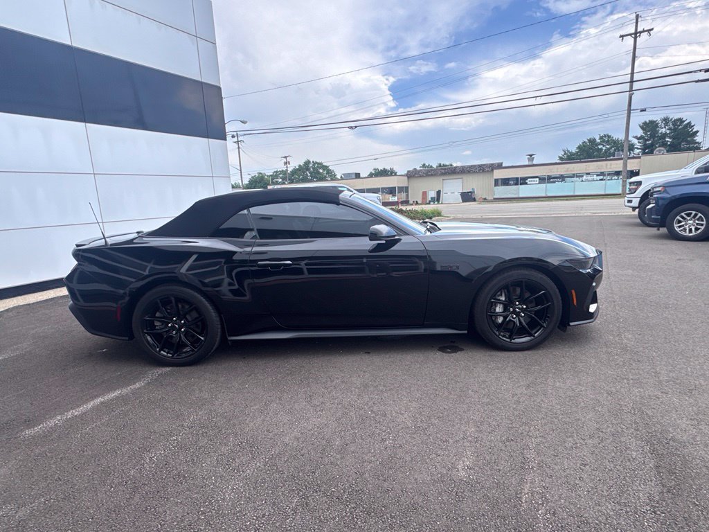 Used 2025 Ford Mustang GT Premium RWD image 4