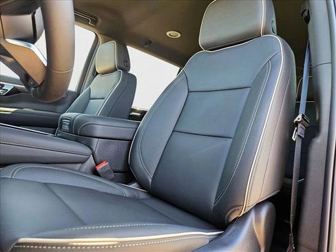 New 2026 Chevrolet Suburban Premier image 4