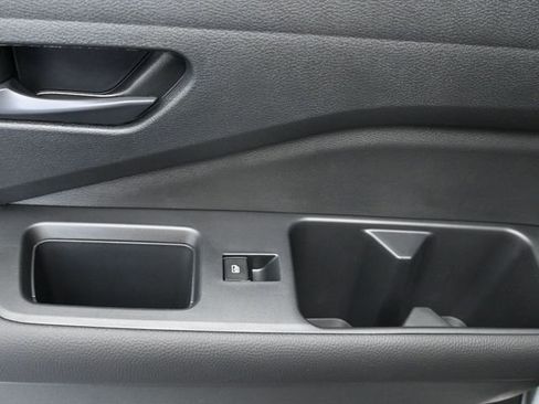 Used 2024 Nissan Pathfinder SV w/ Black Appearance Package image 15