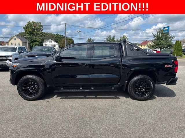 Used 2025 Chevrolet Colorado Z71 w/ Midnight Edition AWD/4WD image 1