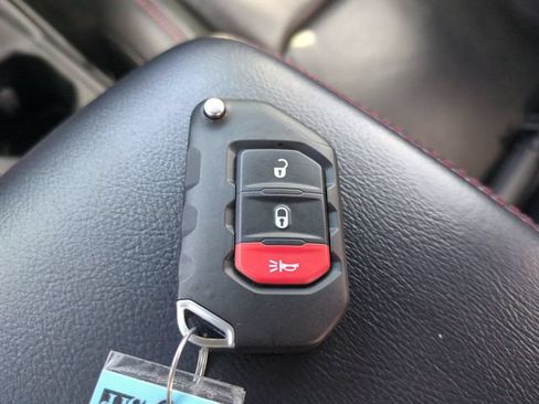 Used 2020 Jeep Gladiator Rubicon AWD/4WD image 34