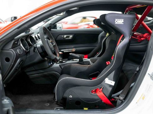 Used 2017 Ford Mustang Shelby GT350R w/ GT350R Equipment Group 920A RWD image 43