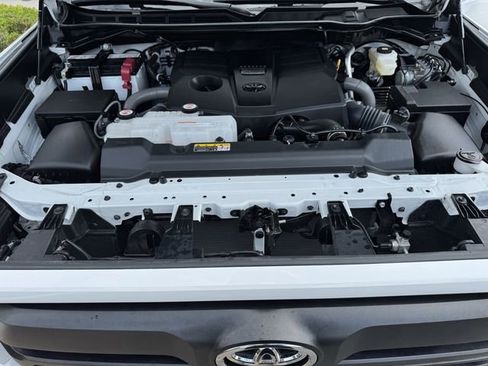Used 2025 Toyota Tundra SR5 w/ SR5 Premium Package AWD/4WD image 30
