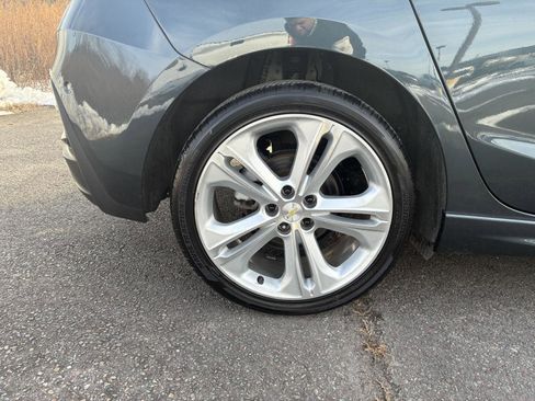 Used 2018 Chevrolet Cruze Premier image 24