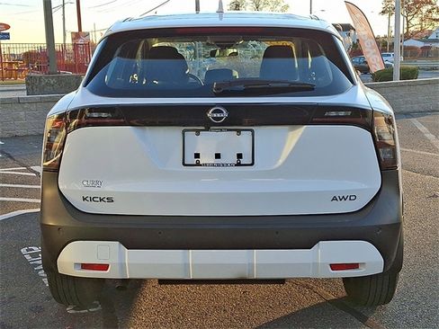 Used 2025 Nissan Kicks S image 5