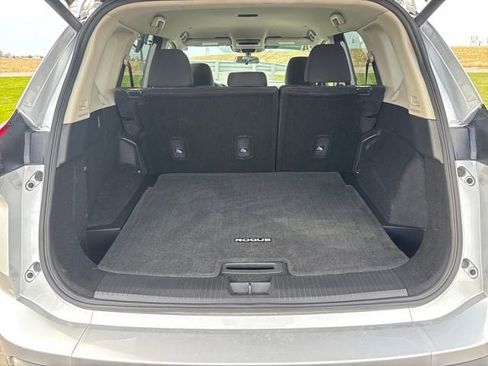 Used 2024 Nissan Rogue SV image 25