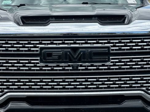 Used 2022 GMC Sierra 2500 Denali w/ Denali Black Diamond Edition AWD/4WD image 46