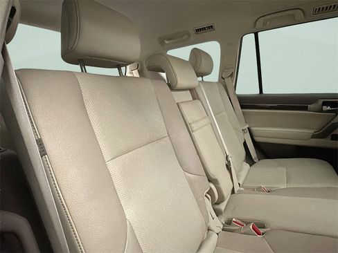 Used 2018 Lexus GX 460 Premium w/ Premium Package image 15