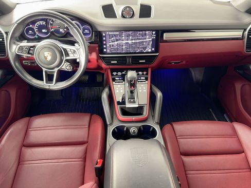 Certified 2022 Porsche Cayenne Platinum Edition image 17
