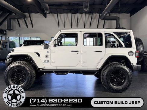 Used 2025 Jeep Wrangler Unlimited Sahara w/ Safety Group AWD/4WD image 4