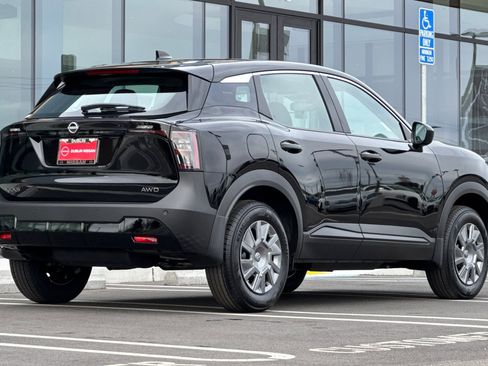 New 2025 Nissan Kicks S image 4