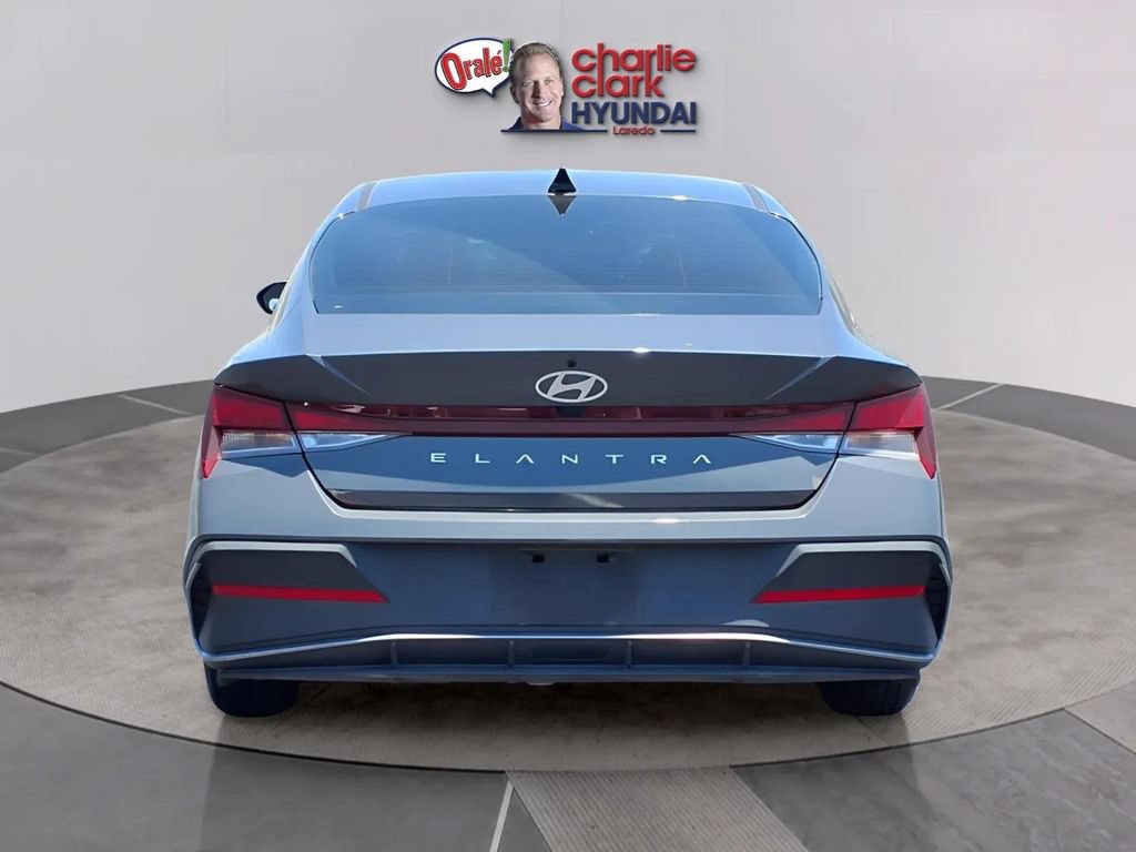 Used 2024 Hyundai Elantra SEL FWD image 4