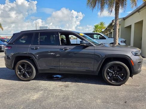 Certified 2023 Jeep Grand Cherokee Altitude AWD/4WD image 8