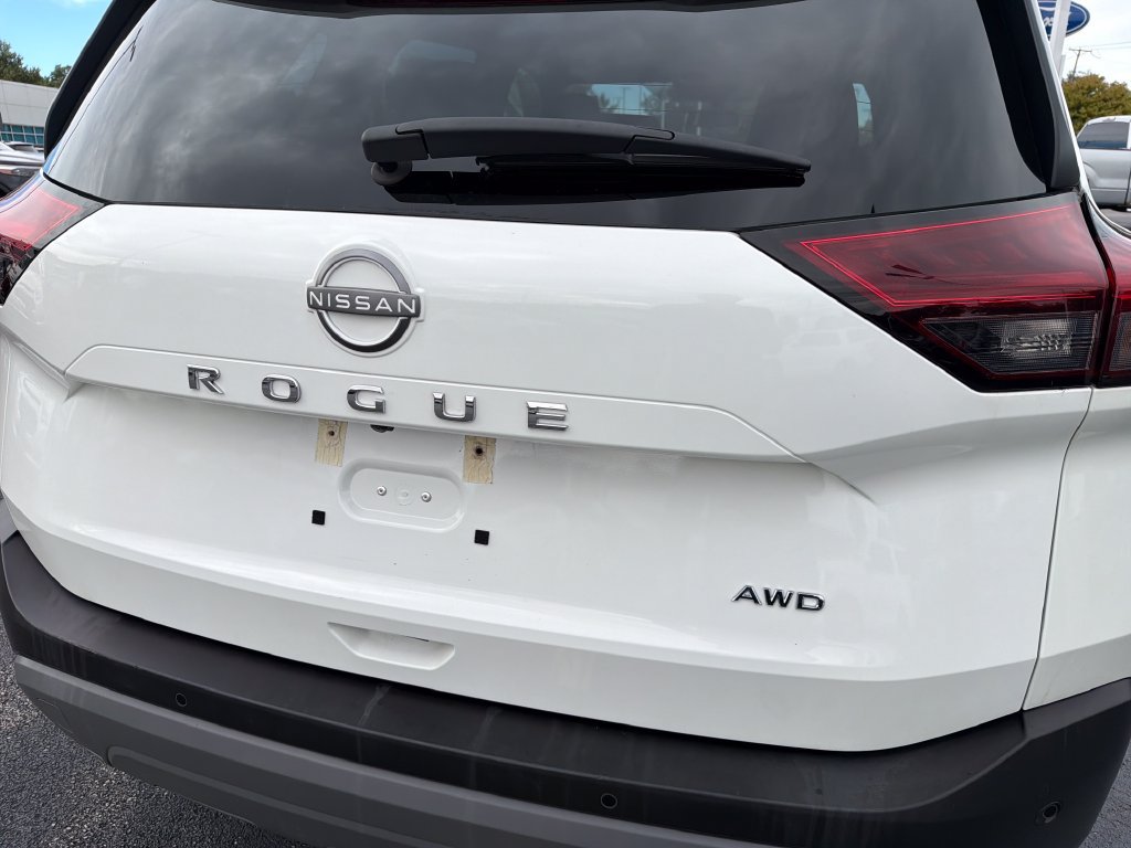 Used 2023 Nissan Rogue S AWD/4WD image 6