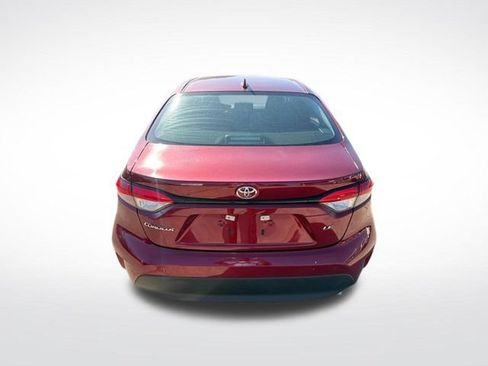 Used 2025 Toyota Corolla LE FWD image 5