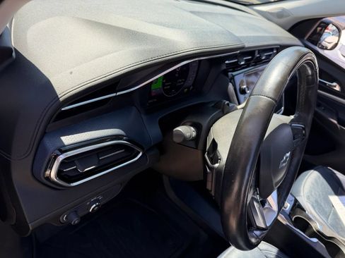 Used 2022 Chevrolet Bolt EUV Premier w/ Launch Edition FWD image 12