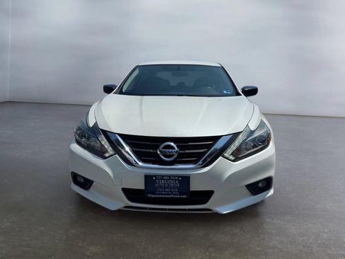 Used 2017 Nissan Altima 2.5 SR w/ Midnight Edition Package FWD image 3