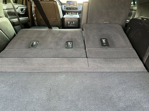 Used 2021 GMC Yukon SLT w/ SLT Luxury Package image 17