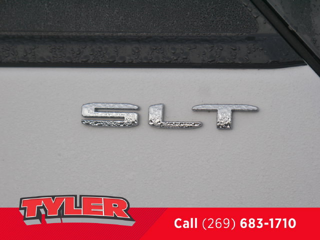 Used 2024 GMC Terrain SLT AWD/4WD image 13