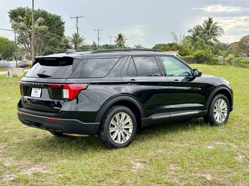 Used 2025 Ford Explorer Active AWD/4WD image 4