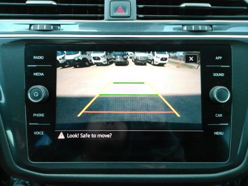 Used 2023 Volkswagen Tiguan SE w/ Panoramic Sunroof Package AWD/4WD image 8