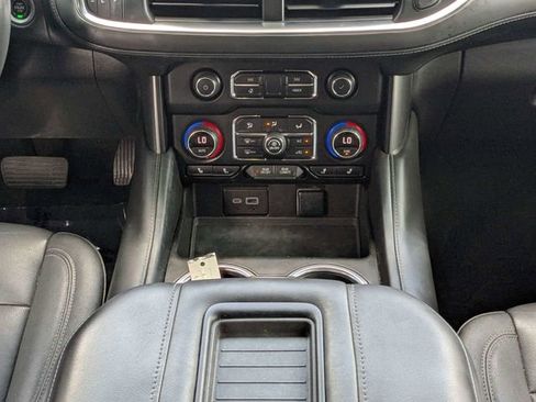 Used 2022 Chevrolet Suburban LT RWD image 19