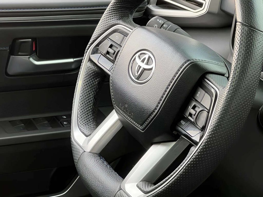 Used 2024 Toyota Sequoia Platinum AWD/4WD image 31