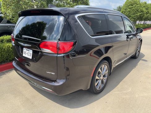 Used 2019 Chrysler Pacifica Limited FWD image 1