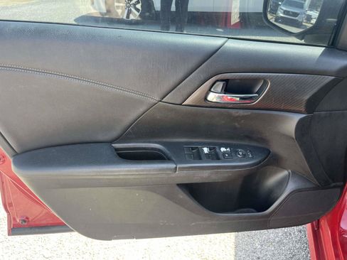 Used 2016 Honda Accord Sport image 12
