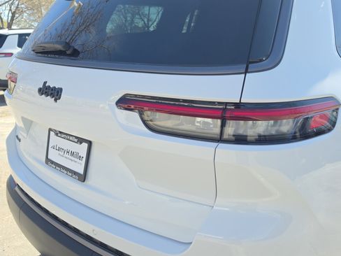 New 2026 Jeep Grand Cherokee L 4WD image 10