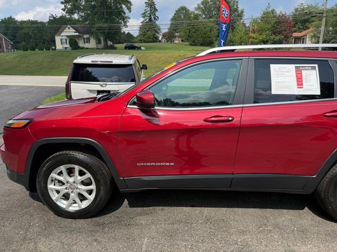 Used 2014 Jeep Cherokee Latitude w/ Comfort/Convenience Group AWD/4WD image 3