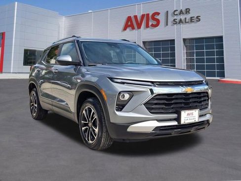 Used 2025 Chevrolet TrailBlazer LT AWD/4WD image 3
