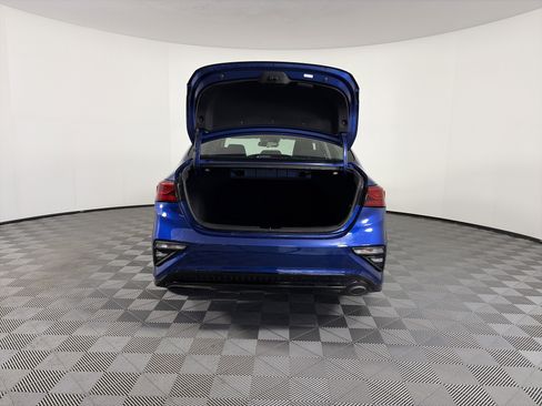 Certified 2019 Kia Forte S image 18