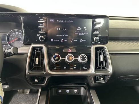 Used 2023 Kia Sorento LX image 21