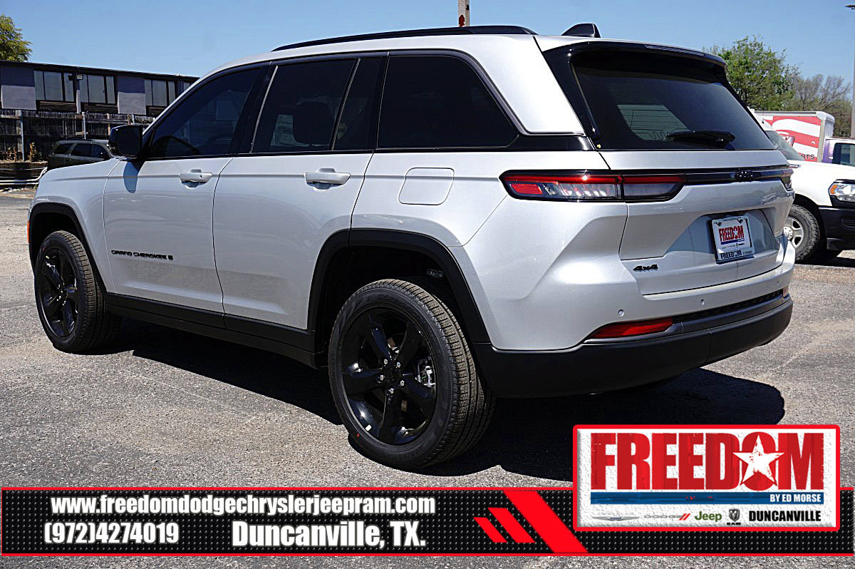 New 2026 Jeep Grand Cherokee Limited w/ Limited Altitude Package AWD/4WD image 3