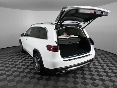 Used 2026 Mercedes-Benz GLS 450 4MATIC image 32