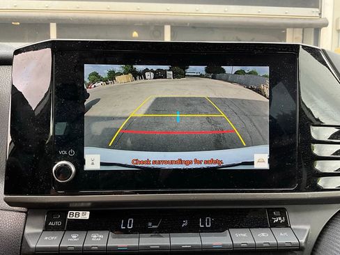 Used 2025 Toyota Camry SE image 31