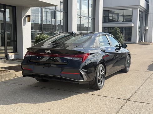New 2026 Hyundai Elantra Limited image 5