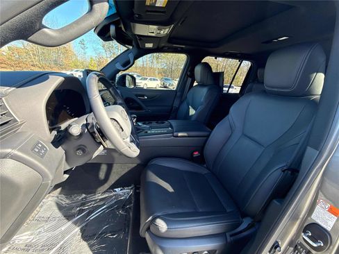 Used 2023 Lexus LX 600 4WD w/ Luxury Package image 10