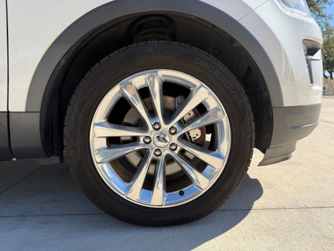 Used 2018 Ford Explorer XLT w/ Equipment Group 202A image 9